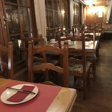 Petit Helvetia Budget Hotel-3